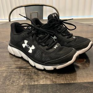 Under Armour tennis shoes. Black. Size 7.5